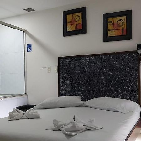 Hotel Marat Suite Medellin Bagian luar foto